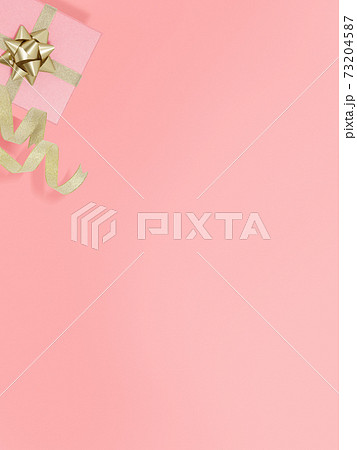 ピンク色のギフトのイメージ背景 複数のバリエーションがありますのイラスト素材
