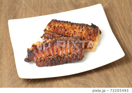 焼き魚、カスベ、こんがり焼けたカスベのみそ漬け焼き 焼き魚、カスベ、こんがり焼けたカスベのみそ漬け焼き 73205493