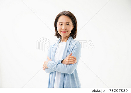 笑顔のシニア女性 笑顔のシニア女性 73207380