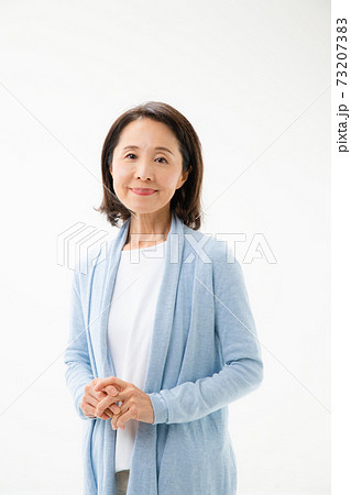 笑顔のシニア女性 笑顔のシニア女性 73207383