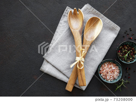 Old vintage kitchen utensils 73208000