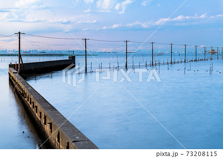 千葉県木更津市 牛込海岸の海中電柱の風景の写真素材