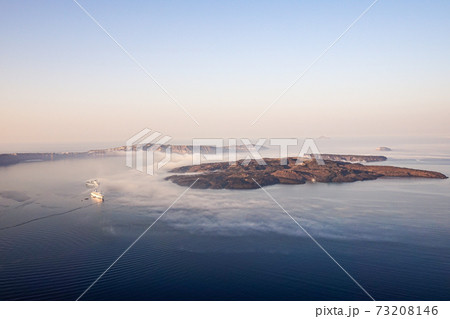 【ギリシャ】サントリーニ島のカルデラ 73208146