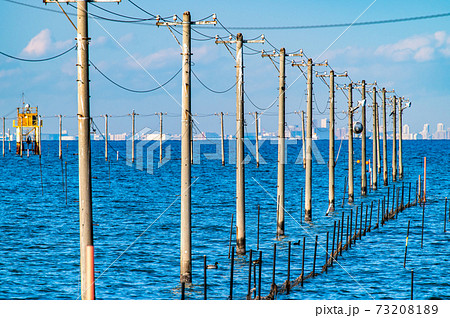 千葉県木更津市 牛込海岸の海中電柱の風景の写真素材 7381