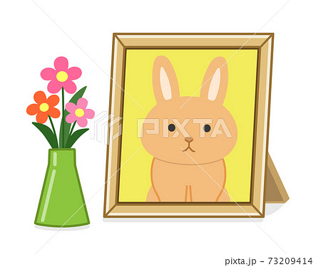ペットの遺影の写真立て(ウサギ) イラスト ペットの遺影の写真立て(ウサギ) イラスト 73209414