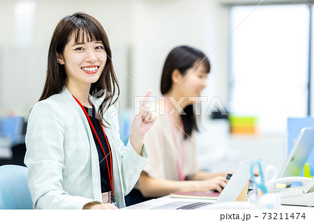 事務職の女性イメージ 73211474