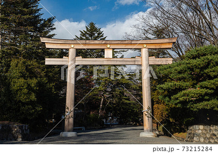 長野県護国神社の鳥居 73215284