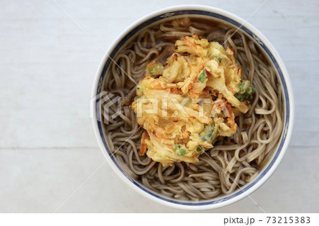 家で作った野菜のかき揚げ蕎麦 家で作った野菜のかき揚げ蕎麦 73215383
