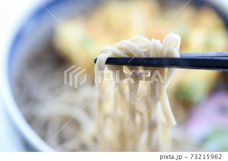 温かいお蕎麦の箸あげ 73215962