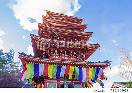 高幡不動尊 高幡不動 五重塔 赤 青空の写真素材