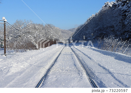 雪国の線路 73220597
