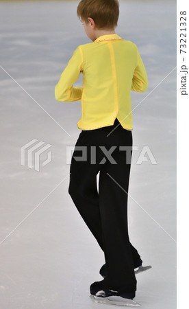 Boy figure skating 73221328