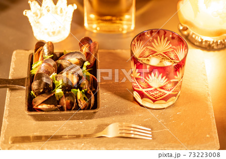 晩酌ムール貝とウイスキーロック 73223008