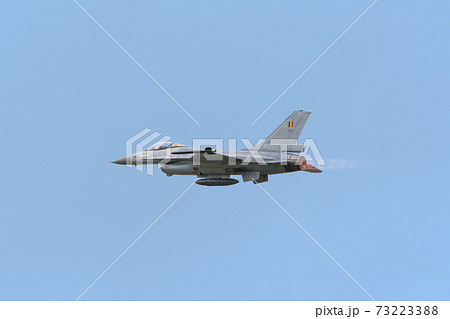 ベルギー空軍F-16AMファイティングファルコン水平飛行 73223388