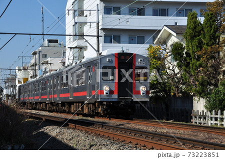 東急多摩川線、鵜の木・下丸子駅間を走る各駅停車(7700系電車) 東急多摩川線、鵜の木・下丸子駅間を走る各駅停車(7700系電車) 73223851
