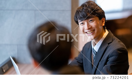 ビジネス 男性 ラウンジ 営業 ビジネス 男性 ラウンジ 営業 73224201