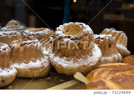 Closeup of traditional Kougelhopf in a pastry store 73224699