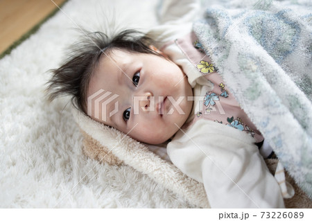 4ヶ月のかわいい赤ちゃん 4ヶ月のかわいい赤ちゃん 73226089