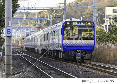 横須賀表示【E235系普通】東逗子駅付近【冬】 73226195