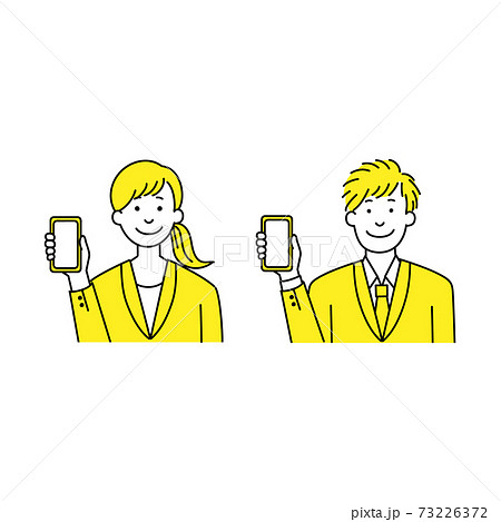 スマホを片手に持つビジネスパーソン男女 73226372