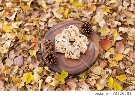 カットしたシュトーレン 73226581