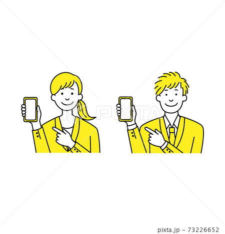 スマホを指さすビジネスパーソン男女 スマホを指さすビジネスパーソン男女 73226652