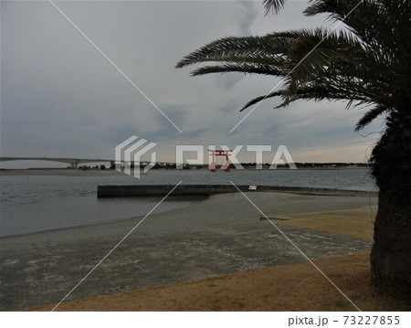 弁天島海浜公園のいかり瀬にある赤い鳥居 弁天島海浜公園のいかり瀬にある赤い鳥居 73227855