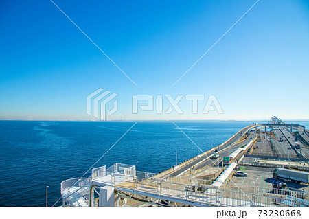 千葉県 海ほたると東京湾アクアラインの風景の写真素材