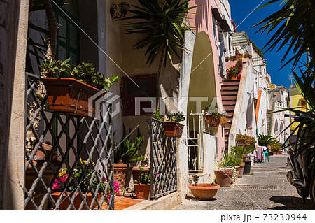 イタリア プローチダの街並み イタリア プローチダの街並み 73230944