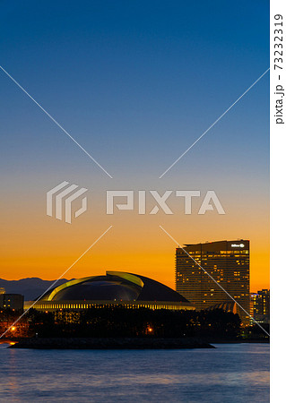 ペイペイドーム・福岡タワー方面の夜景 73232319