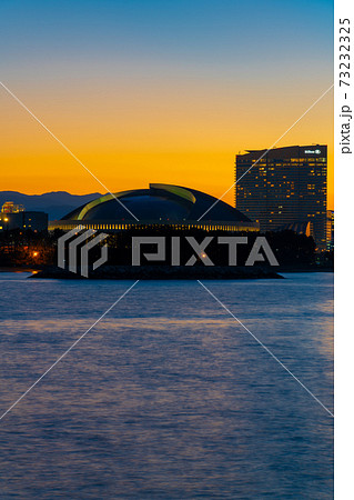 ペイペイドーム・福岡タワー方面の夜景 ペイペイドーム・福岡タワー方面の夜景 73232325