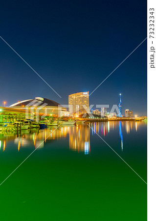 ペイペイドーム・福岡タワー方面の夜景 73232343