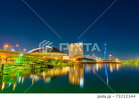 ペイペイドーム・福岡タワー方面の夜景 73232344