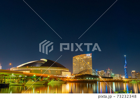 ペイペイドーム・福岡タワー方面の夜景 73232348