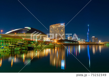 ペイペイドーム・福岡タワー方面の夜景 73232349