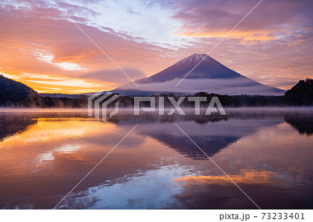 朝焼け 夜明けの画像素材 ピクスタ