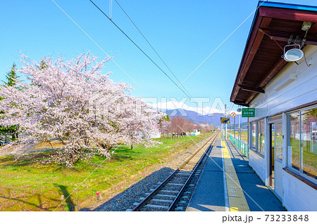田舎の無人駅(春) 田舎の無人駅(春) 73233848