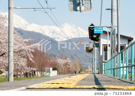 田舎の無人駅(春) 田舎の無人駅(春) 73233868