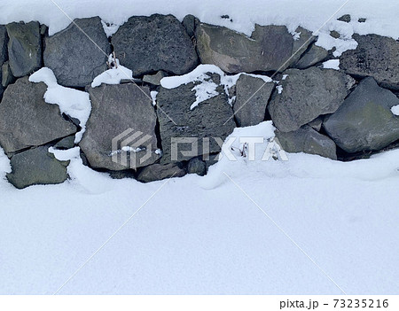 冬 岩 石 73235216