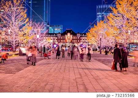 東京駅 銀杏並木とイルミネーションの写真素材