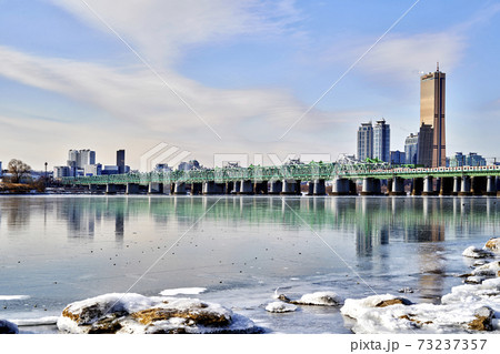 冬 雪景色 川 73237357