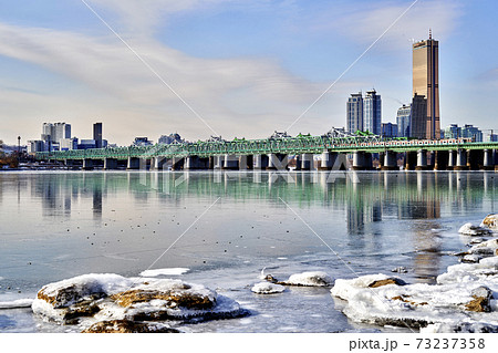 ソウル 冬 川 73237358