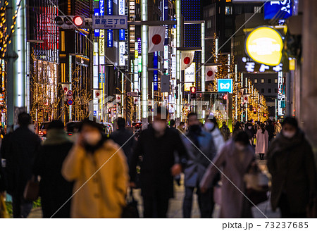 日本の東京都市景観 緊急事態宣言。東京の感染者数2447人過去最多。東京・銀座は…＝1月7日 73237685