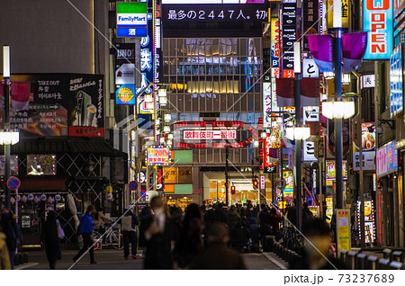 日本の東京都市景観 緊急事態宣言。東京の感染者数2447人過去最多。歌舞伎町は…＝1月7日 73237689