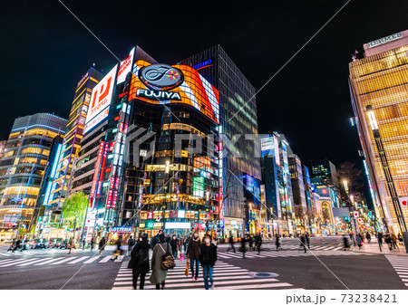 日本の東京都市景観 緊急事態宣言再び・銀座や数寄屋橋の交差点などを望む(夜景)=1月7日 日本の東京都市景観 緊急事態宣言再び・銀座や数寄屋橋の交差点などを望む(夜景)=1月7日 73238421