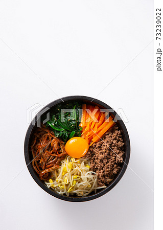 白背景に石焼ビビンバ 73239022