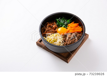 白背景に石焼ビビンバ 73239026