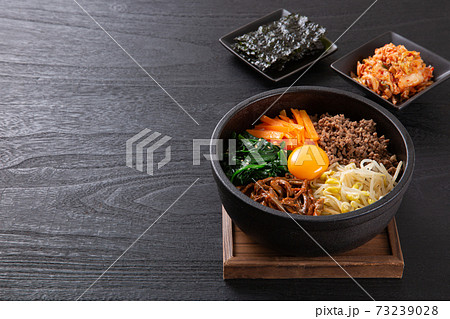 石焼ビビンバとキムチと韓国海苔 73239028