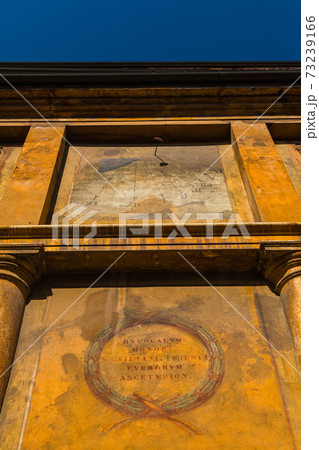 イタリア ヴェローナの街並み イタリア ヴェローナの街並み 73239166