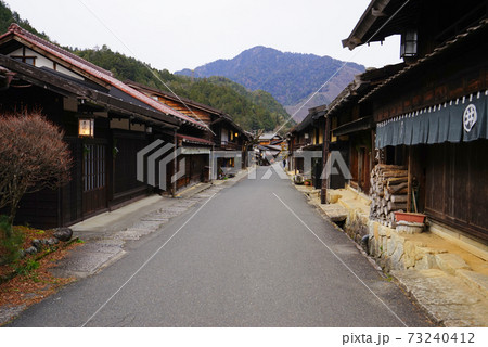 中山道妻籠宿、木曽郡、長野県、日本 73240412